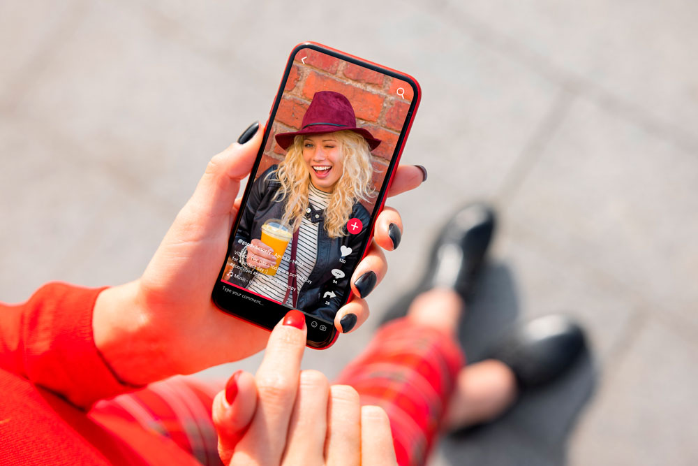 Marcas e influencers apostam no TikTok em 2024