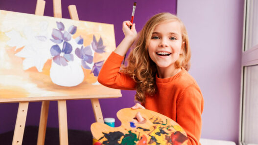 Nomes de meninas inspirados em grandes artistas mulheres que soam delicados e autênticos
