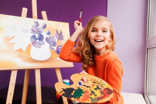 Nomes de meninas inspirados em grandes artistas mulheres que soam delicados e autênticos