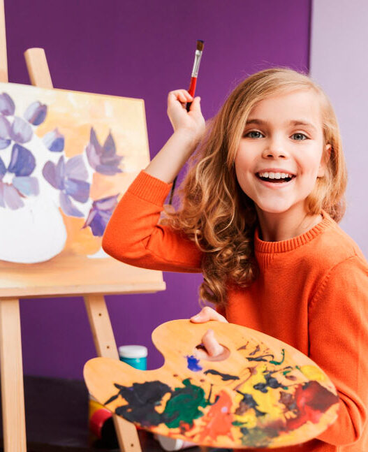 Nomes de meninas inspirados em grandes artistas mulheres que soam delicados e autênticos
